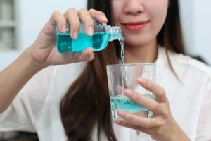Cách pha nước súc miệng Listerine hiệu quả