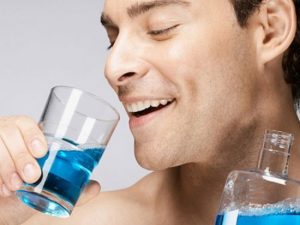 Nước súc miệng listerine có tác dụng gì?
